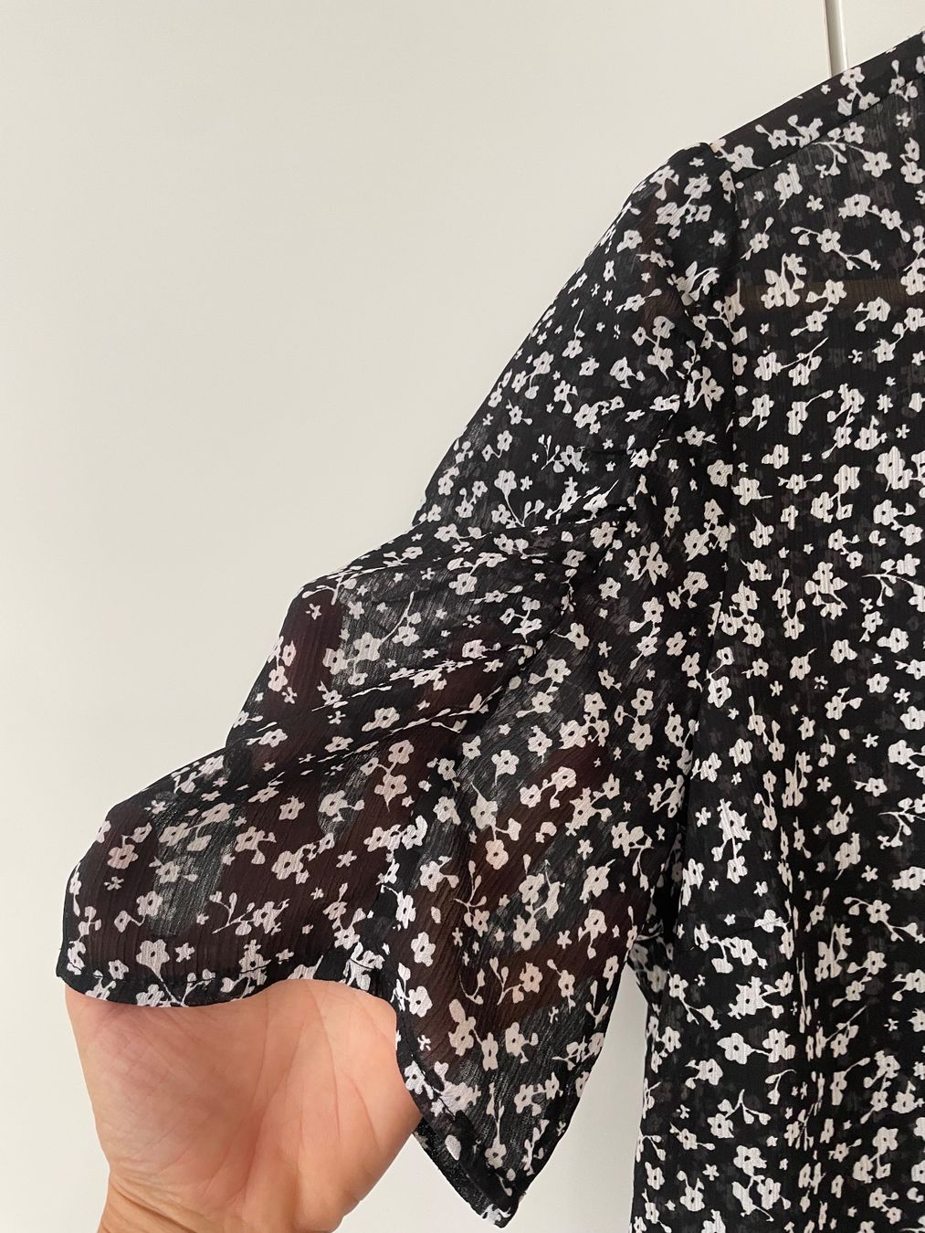 Camicette: Modström Bluse / Top Schwarz mit Blumenmuster – Gr. M – Usato da Neukirch an der Thur venduto da bee88 3