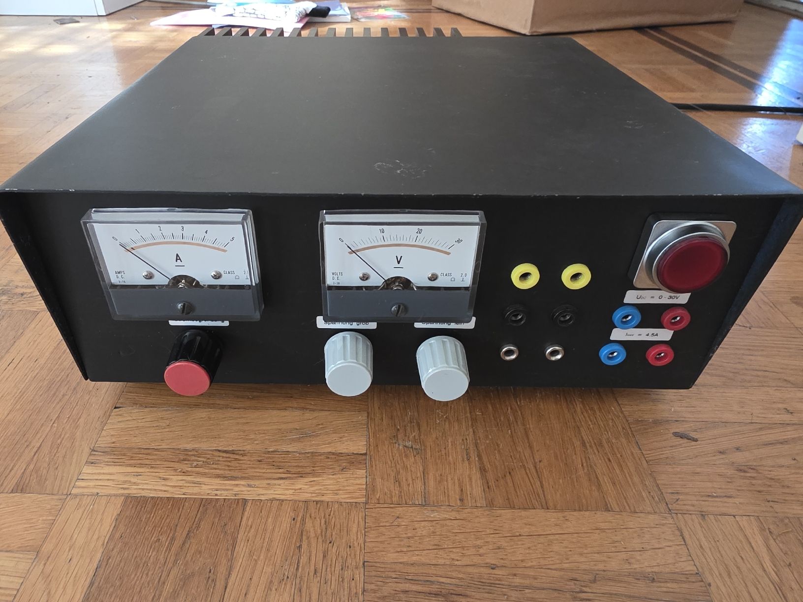 Messen: Labornetzteil 0-30V 5A mit Amperemeter Voltmeter – Gebraucht aus Grosswangen von Bitubo