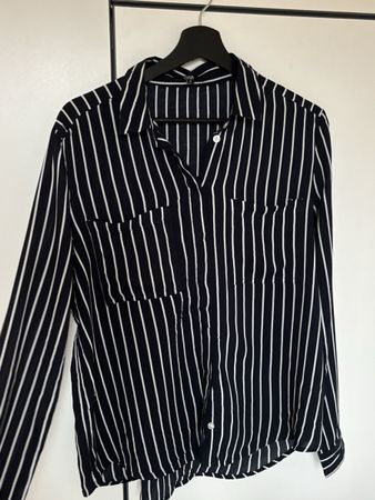 Chemise à rayures, bleu marine et blanche