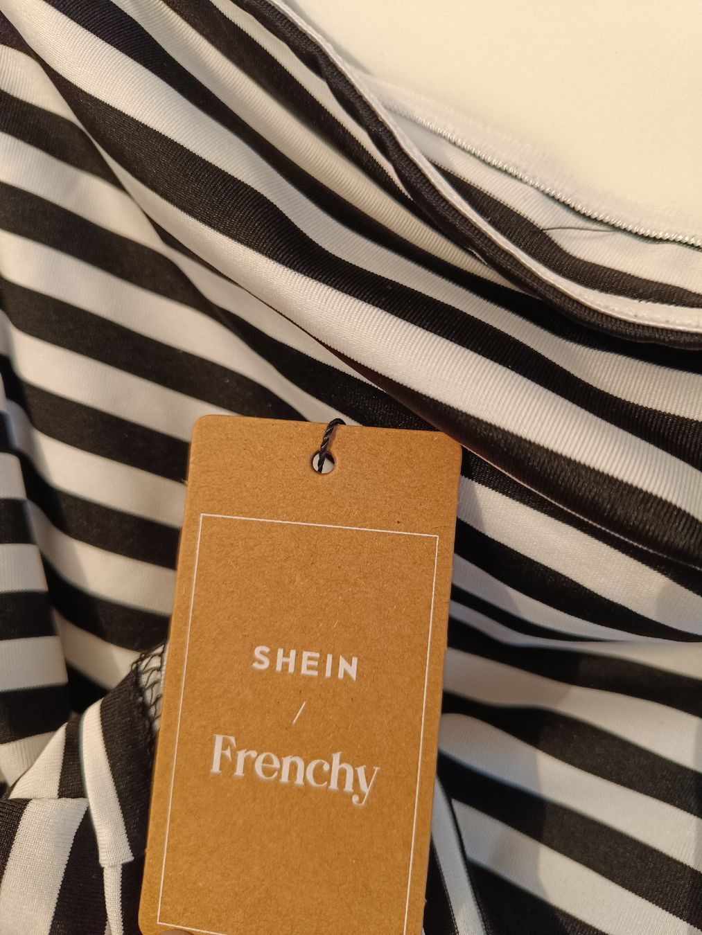 Shein T-shirt: T-shirt à rayures – Nuovo e nell'imballaggio originale da Locarno venduto da DBSiesta 2