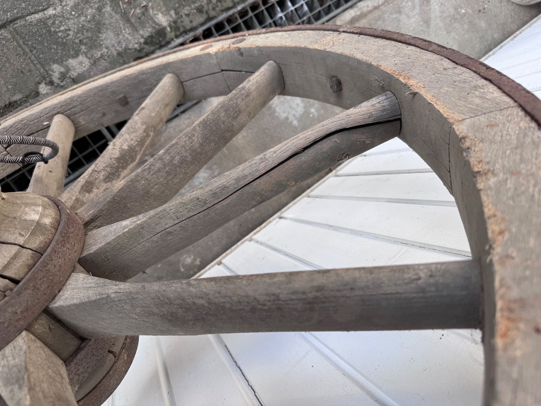 Alle Dekorationen: Wagenrad Antik Durchmesser 96cm – Gebraucht aus Niederbüren von Oetschli 7