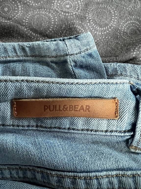 Jeans: Zerrissene Jeans Pull&Bear Gr. 34 – Usato da Schaan venduto da bar_pp72 1