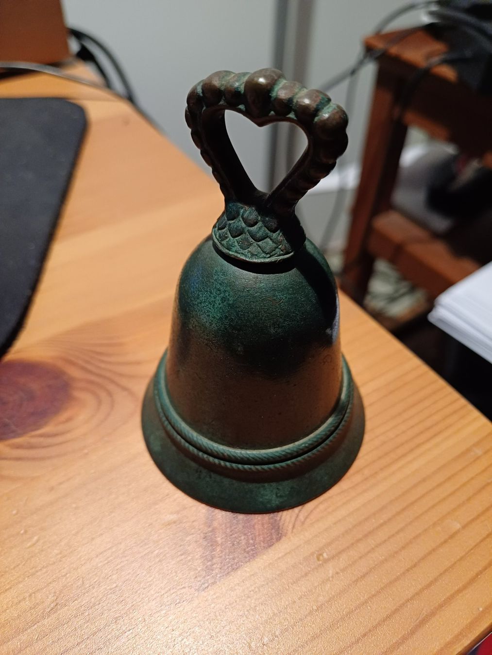 Campanacci mucche: Antike Glocke mit Herz-Griff, Bronze – Usato da Zürich venduto da carolina71 3