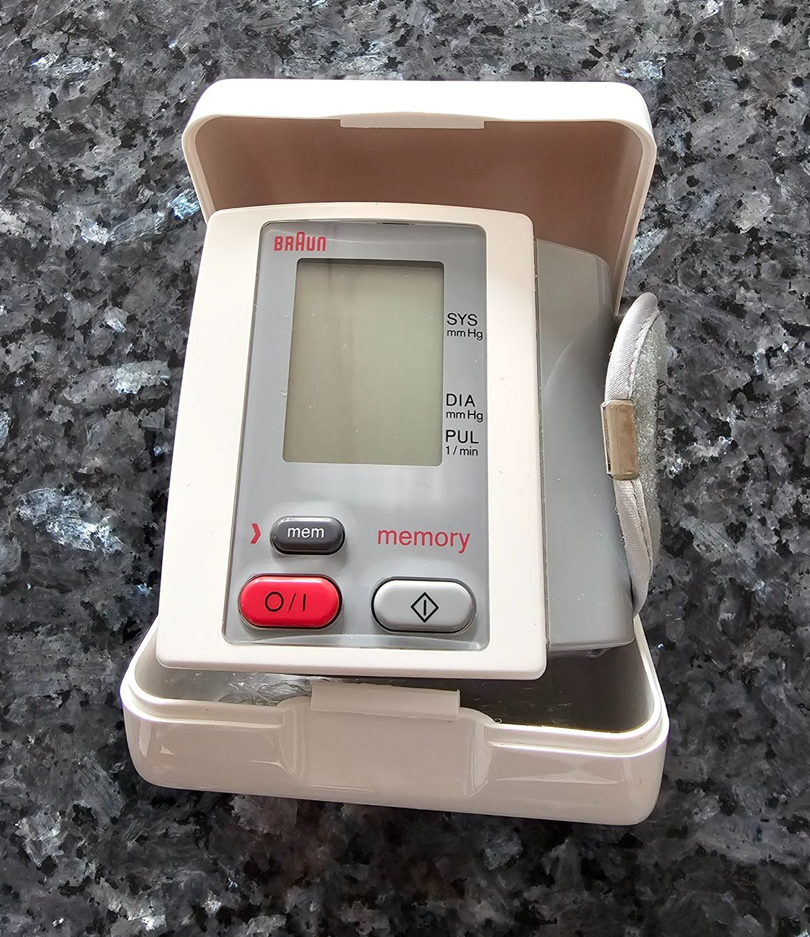 Braun Attrezzature mediche: Blutdruckmessgerät digital von Braun – Usato da Oetwil a.d. Limmat venduto da grisilisi 1