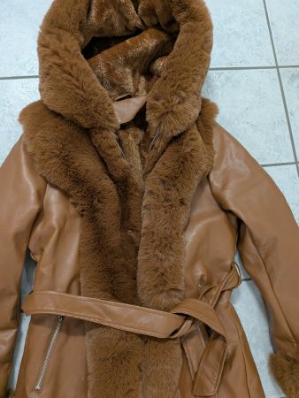 sehr warmer Wintermantel mit Pelz Gr L