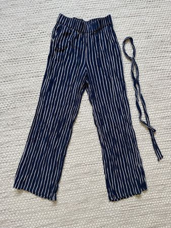 Mädchen Sommerhose Gr. 164 Blau/Weiss gestreift