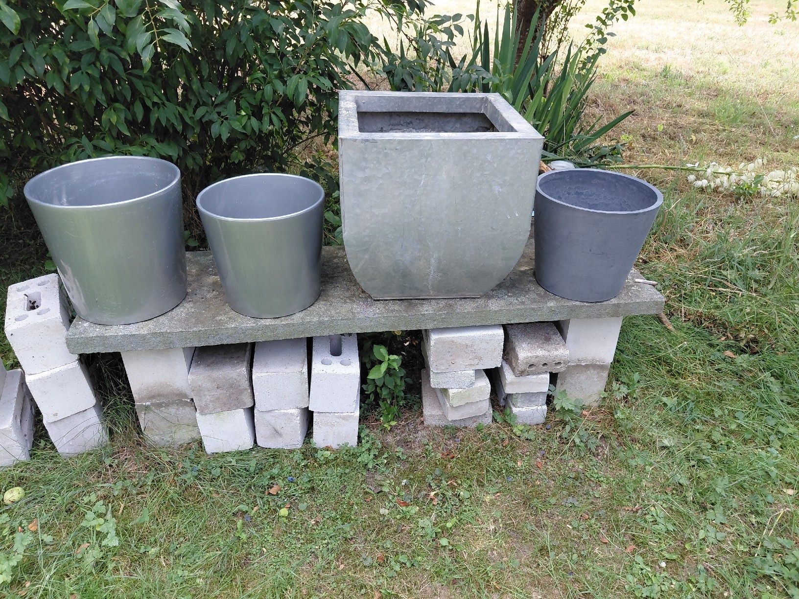 Pots de fleurs: 4Blumentöpfe in grau – D'occasion à zuchwil par parson65