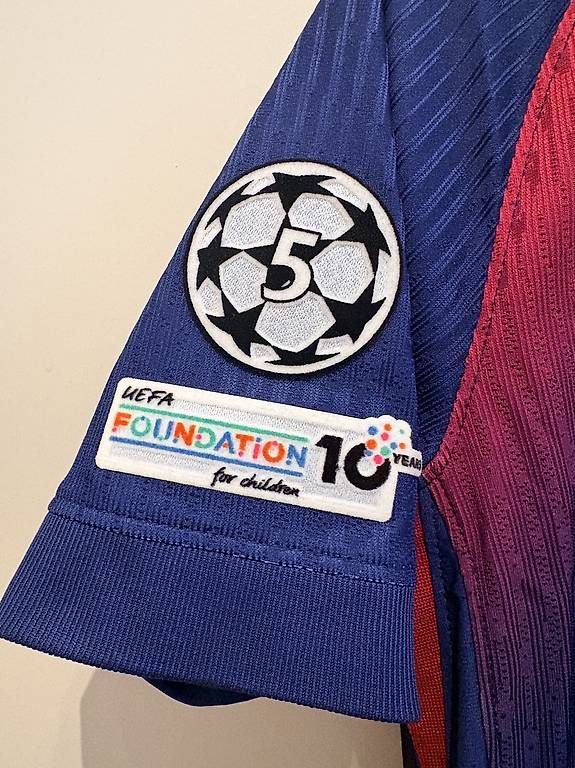 FC Barcelona Scarpe, pantaloni & magliette da ginnastica: FC Barcelona 25/26 Kindertrikot – Nuovo e nell'imballaggio originale da Zürich venduto da sab_pnd8 1