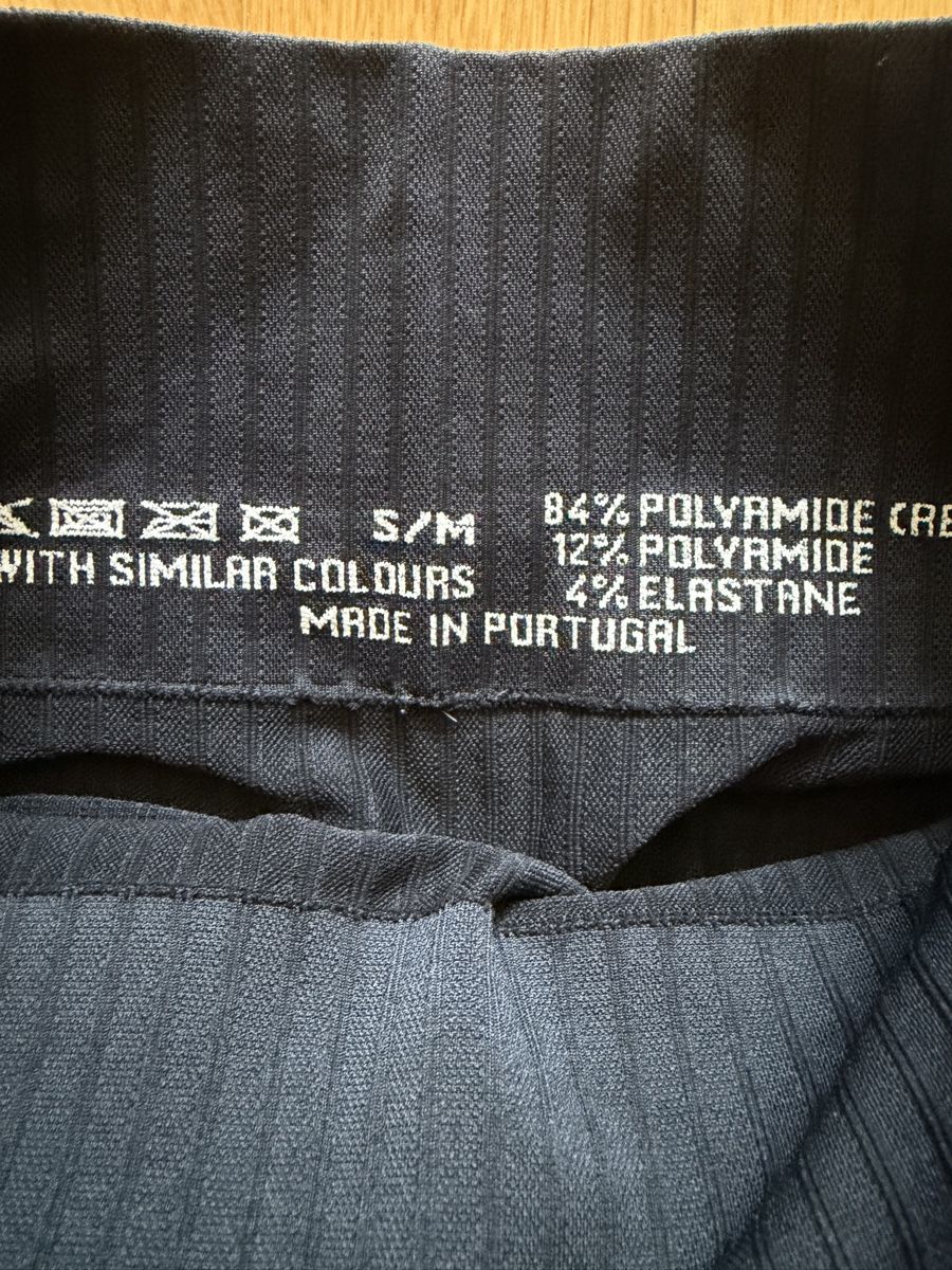Leggings: Leggins Yemocen schwarz – Usato da Langenthal venduto da Loeffel89 1