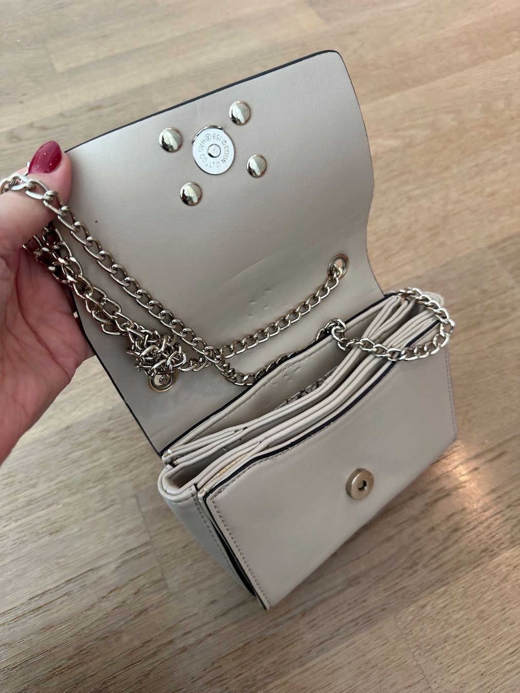 Guess Borse da donna: Guess Handtasche, neuwertig, weiss, Schlangenmuster Optik – Usato da Zug venduto da Lingyan 2