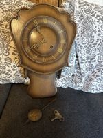 Belle horloge murale vintage, à remonter, avec clé!