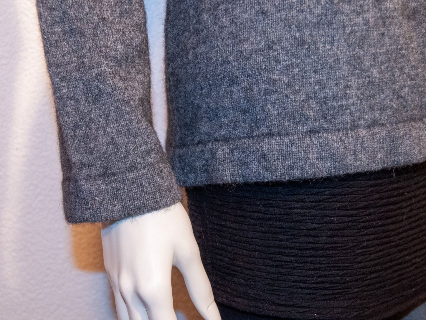 Jacken: Possum Damen Jacke mit Rüschen L grau – Neu und originalverpackt aus Zollikofen von marys-choice 2