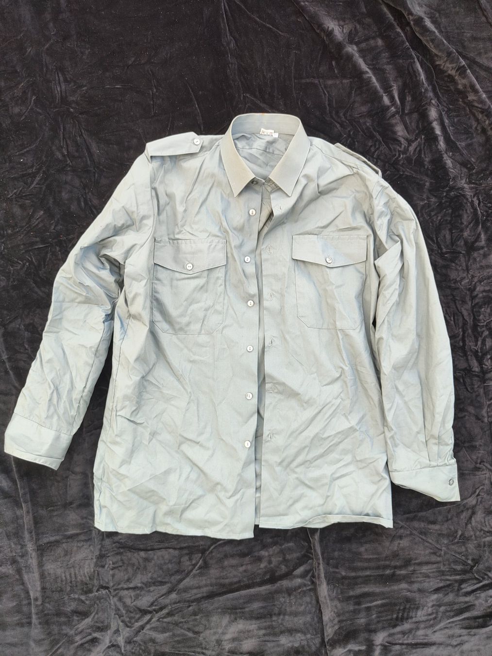 Armée suisse Uniformes: Hemd Grösse 42, grau – D'occasion à Bauma par SwissMilitaria