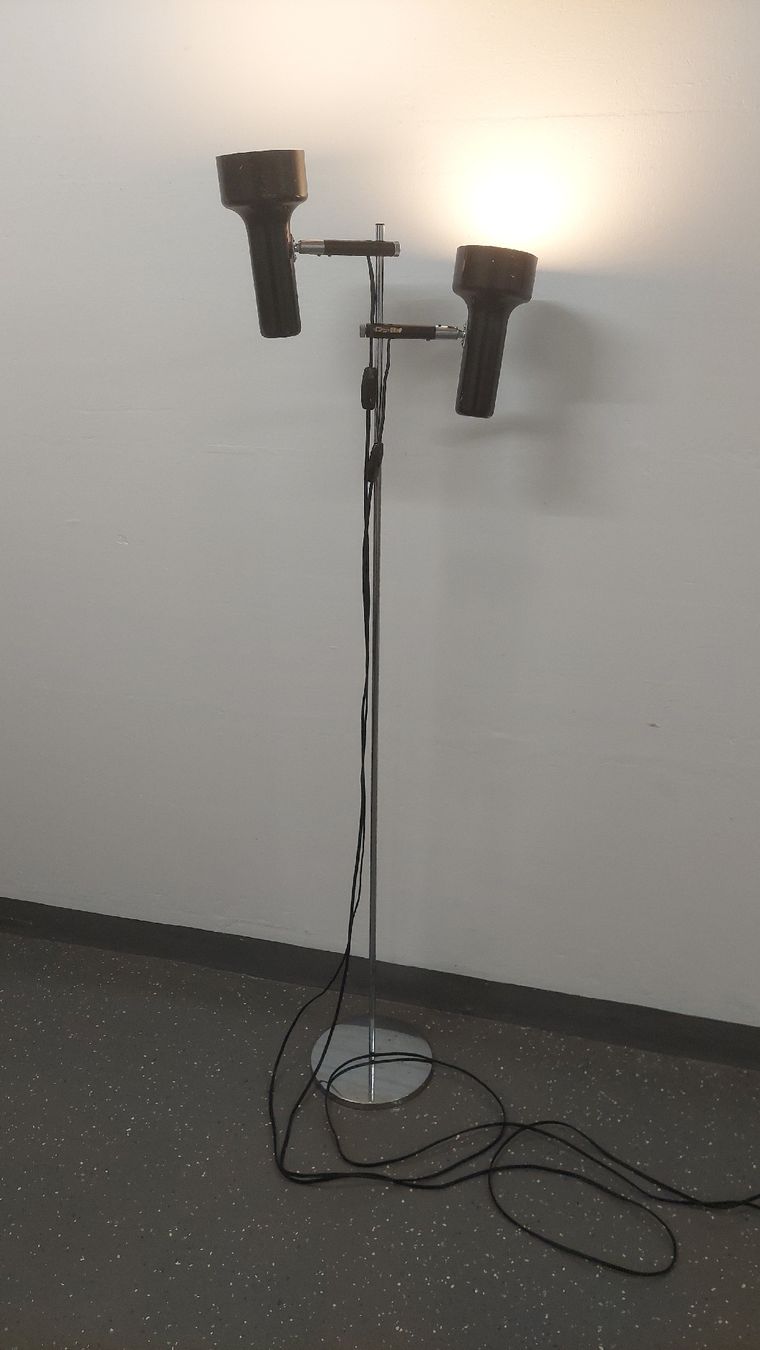 Regent Lampen: Regent Retro Ständerlampe mit 2x E27 Gewinde – Gebraucht aus Arisdorf von GoodJoice