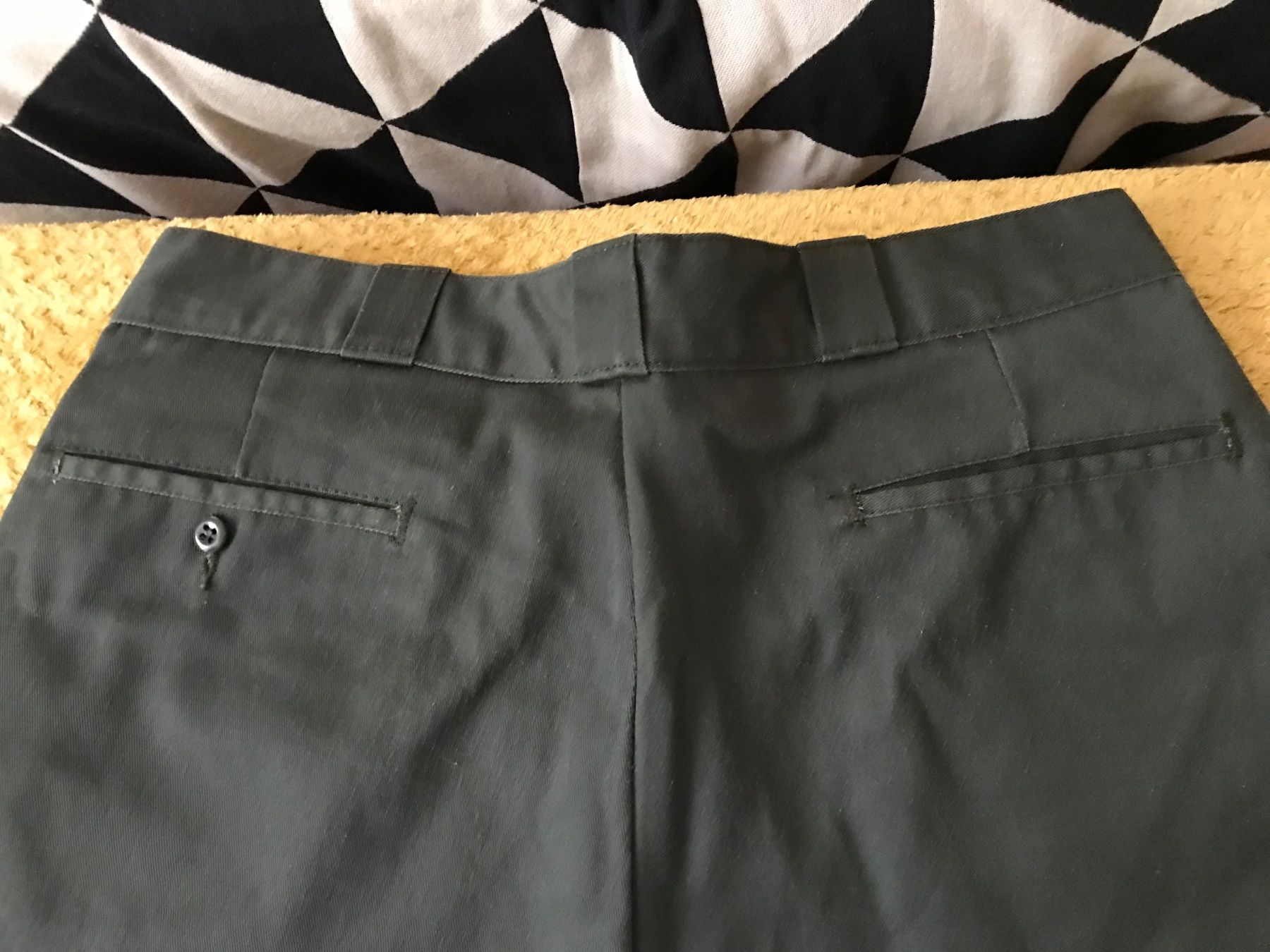 Dickies Pantaloni: Dickies Loose Fit Shorts – Usato da Basel venduto da Michael-Keltoi 2