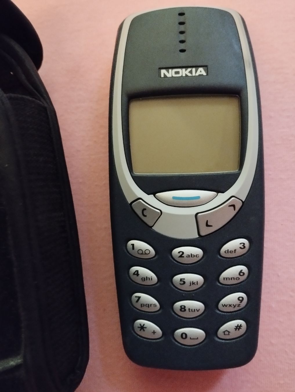 Nokia Telefoni cellulari / Smartphones: Nokia mit Tasche, ein Klassiker – Usato da Ostermundigen venduto da Dinge1 1
