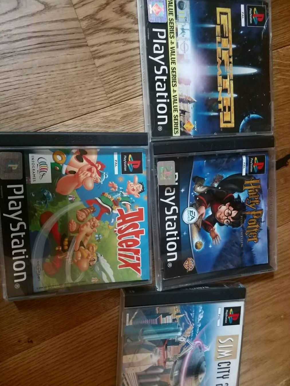 Giochi: PS 1 Games Asterix, Harry Potter, 5. element, Sim City – Usato da BAD ragaz venduto da skope