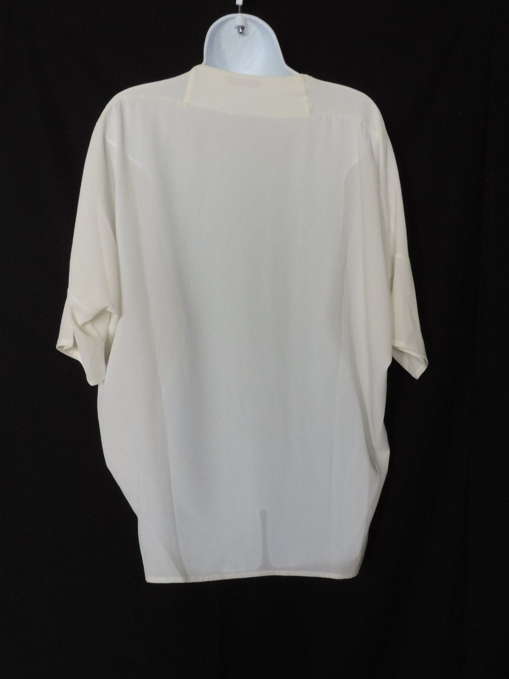 T-shirt: t-shirt blanc avec coeur paillette – Usato da Genève venduto da Axelle333 4