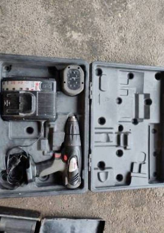 Tous les outils: Perçeuse à accu Würth – D'occasion à La Ferrière par GermanLook1991