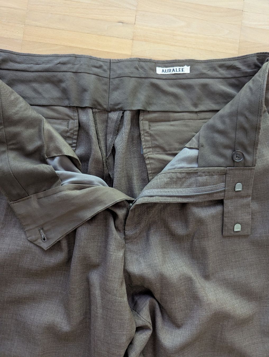 Pantalons: Pantalons AURALEE tropical wool taille L – D'occasion à Zürich par raulaenya 1