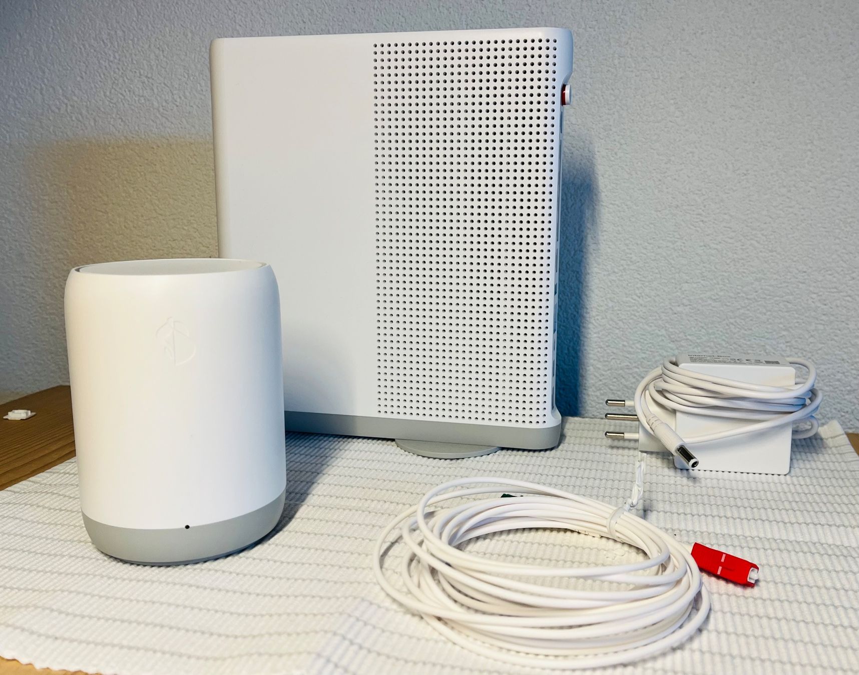 Swisscom Modem & Router: Swisscom Internet Box 5 und WLAN Box 5 mit Glasfaserkabel – Usato da Kilchberg ZH venduto da Sahara4444