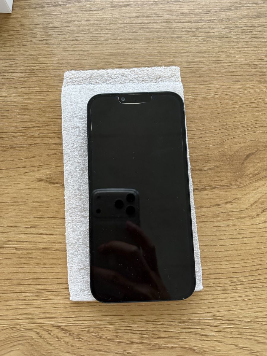 Apple Handys / Smartphones: iPhone 14 Plus defekt Flüssigkeitsschaden – Defekt aus Horn von flo_j8vp 1