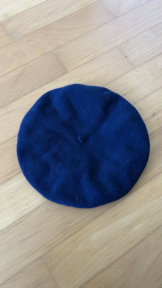 Hüte, Mützen & Caps: Dunkelblauer Beret – Gebraucht aus Aesch BL von noe_xz5r