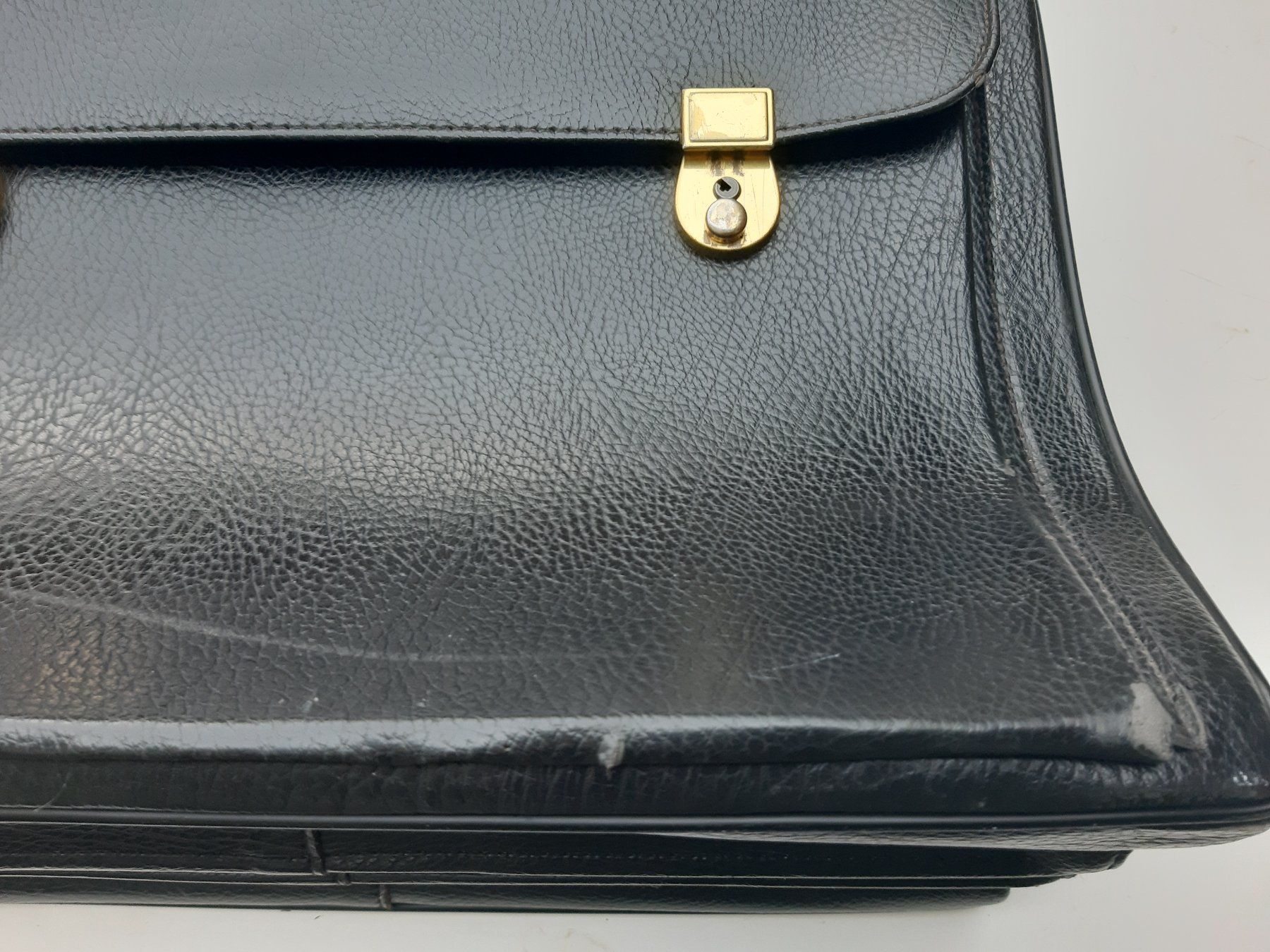 Valigie & Borse: Robuste schwarze Aktentasche mit Aussentaschenfach – Usato da Riedern venduto da martigni_88 5