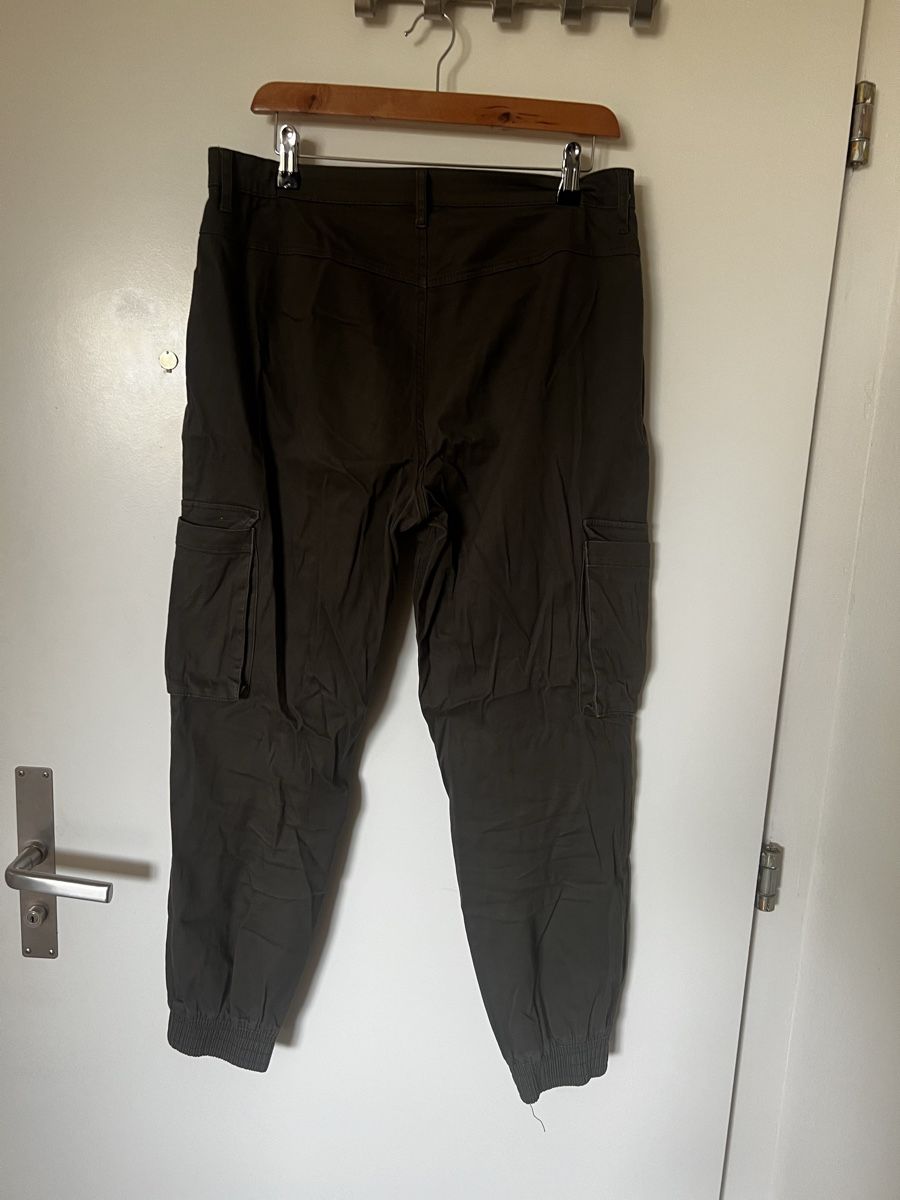Only Pantaloni: ONLY Cargohose Gr. 40/34 khaki Chino – Usato da Schlieren venduto da mle_lws6 2
