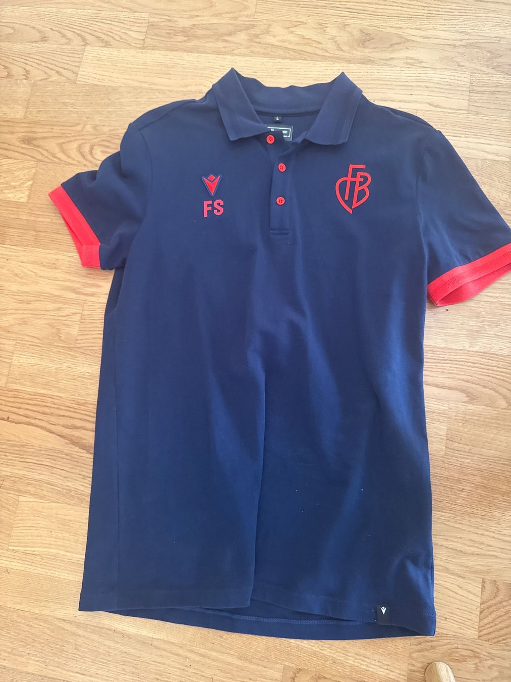 FC Basel Magliette Polo: FC Basel Poloshirt – Nuovo (secondo la descrizione) da Riehen venduto da Sangi22