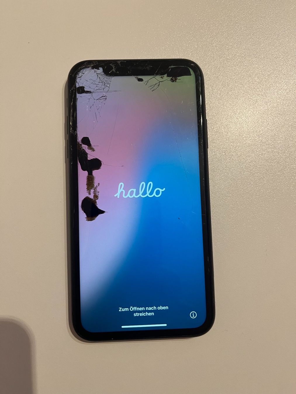 Apple Handys / Smartphones: iPhone 11 mit defektem Display – Defekt aus Kerns von urs_j88g 1