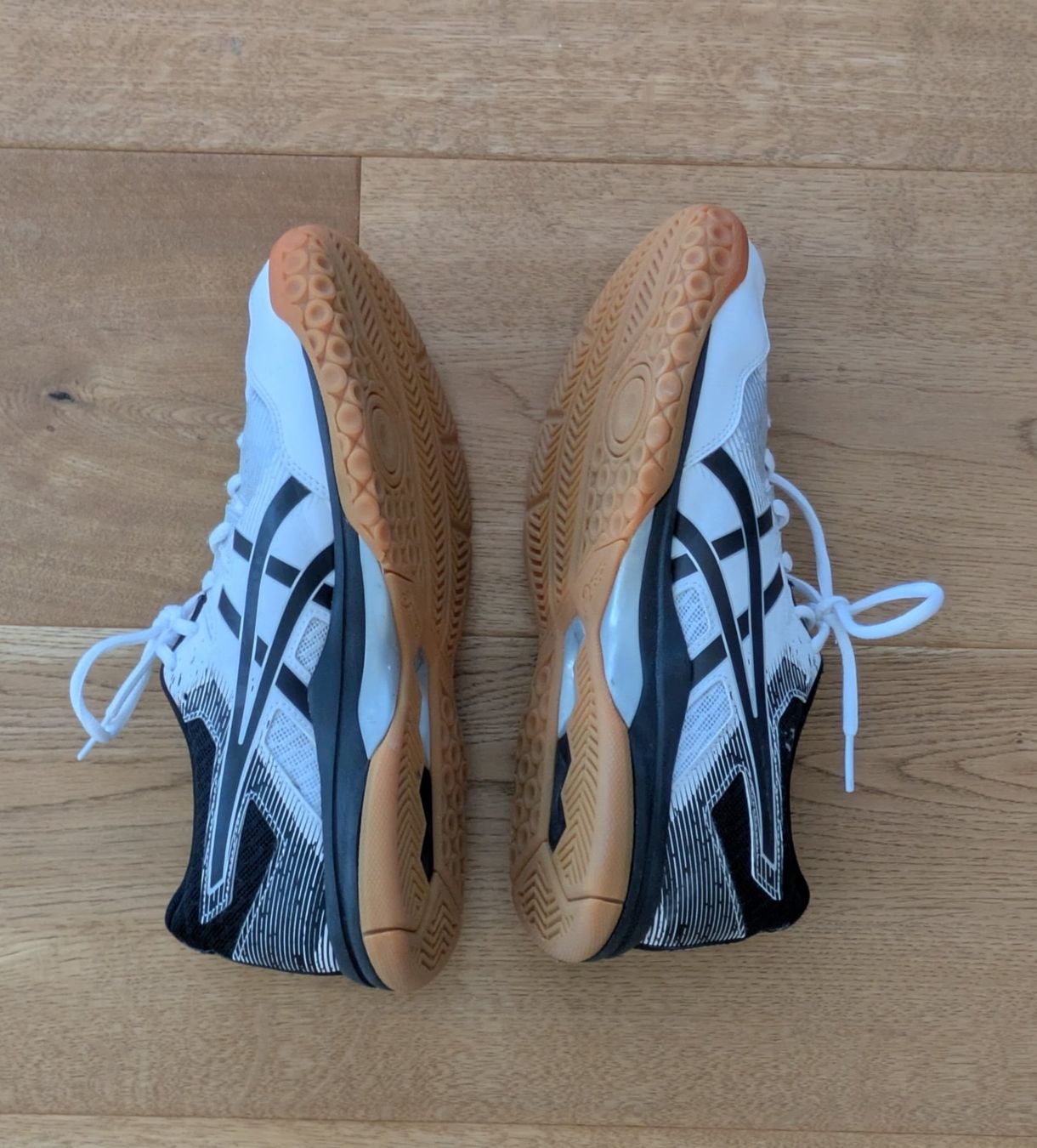 Asics Scarpe da uomo: Asics Hallenschuhe Grösse 41.5 – Usato da Igis venduto da fin_9h8n 2
