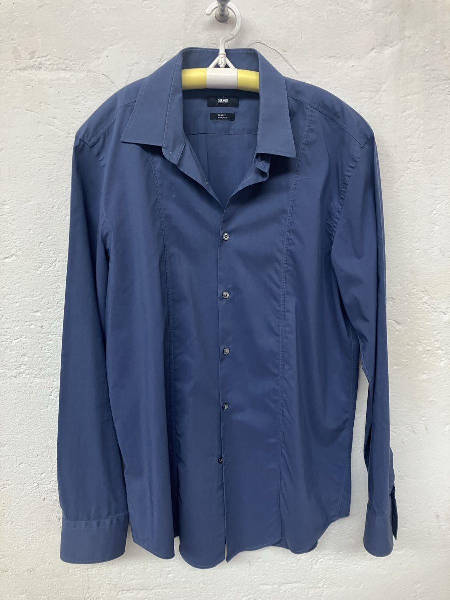 Hugo Boss Camicie: Blaues langarm Hemd von Hugo Boss – Usato da Heiligenschwendi venduto da dinamaria