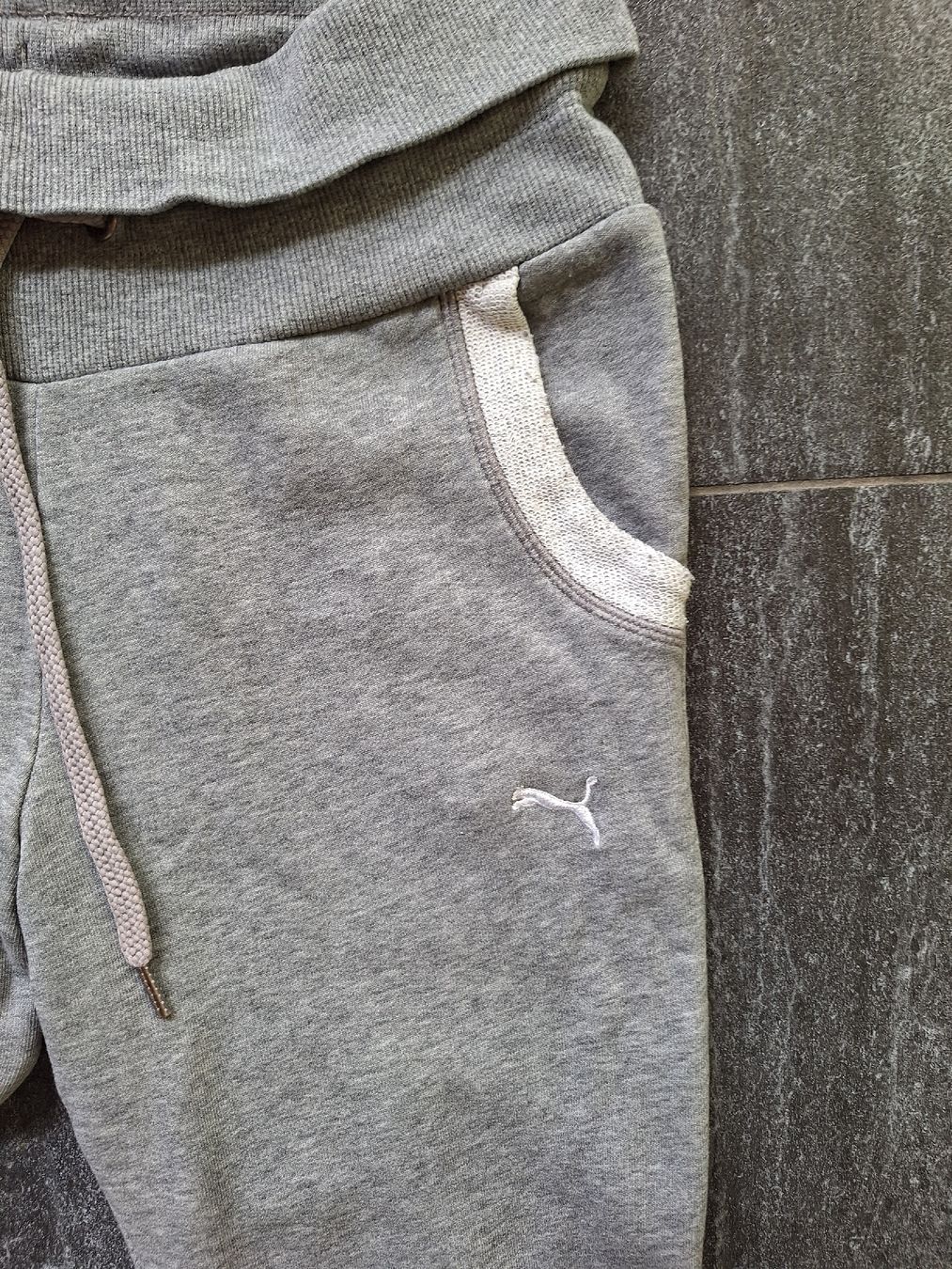 Puma Hosen: Puma Jogginghose grau Grösse M – Gebraucht aus Utzigen von Velvet8 1