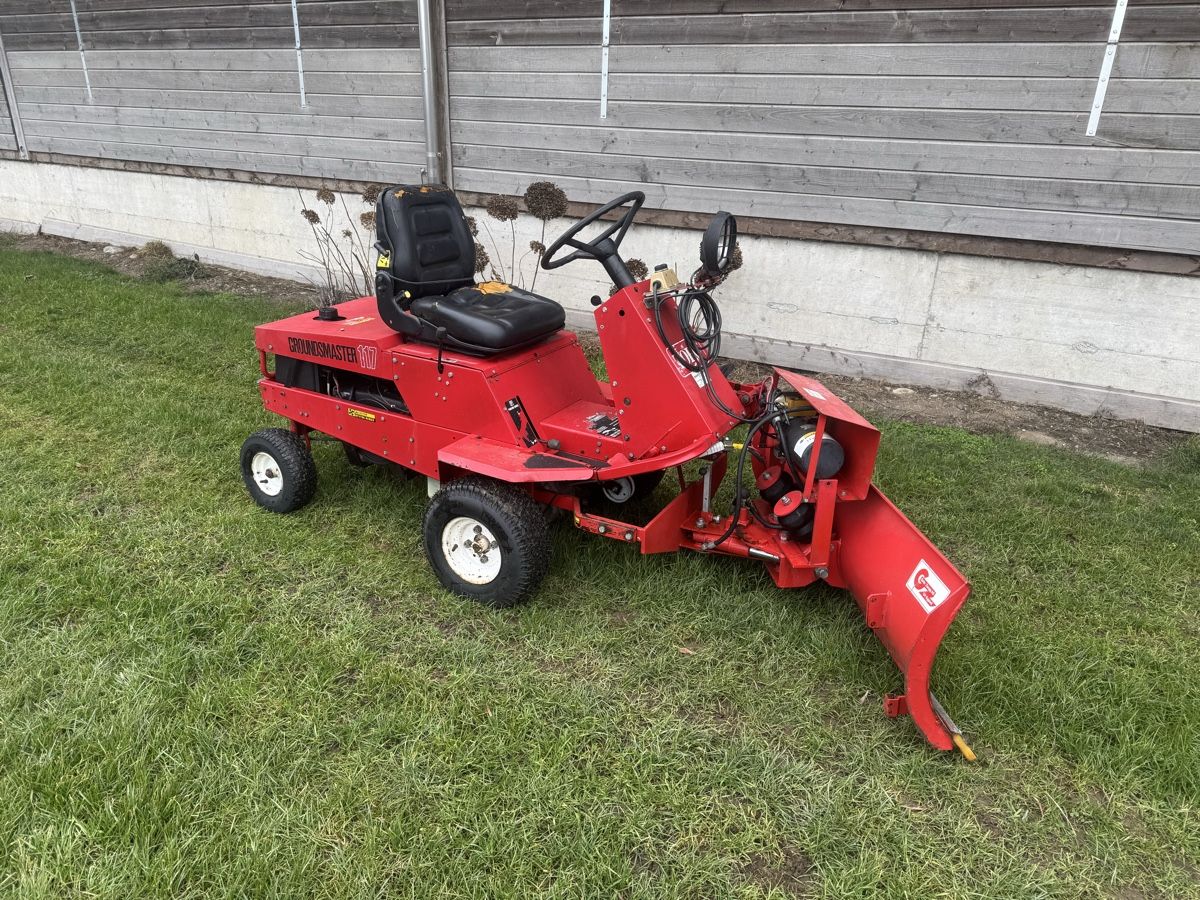 Toro Tagliaerba: Rasentraktor mit Schneepflug Toro Grundmaster Westermann – Usato da Winden venduto da farmalld439