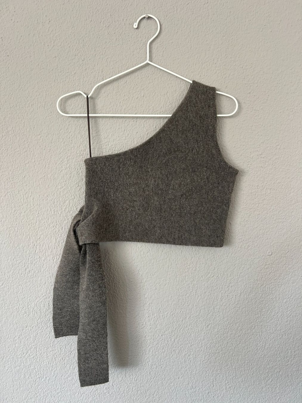 Tops: Graues ZARA One-Shoulder-Oberteil, Size S – Gebraucht aus Muri b. Bern von michellew23
