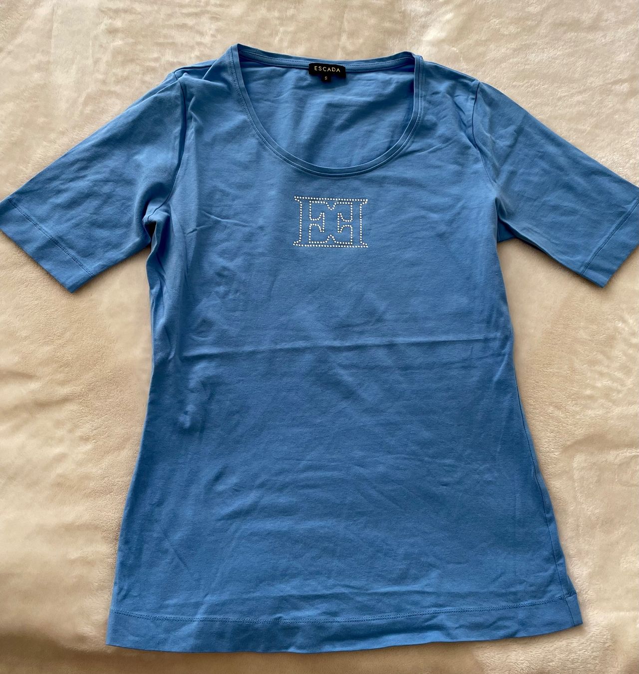 Escada T-Shirts: Escada Damen T-Shirt – Gebraucht aus Zürich von VictoriaGVA 1