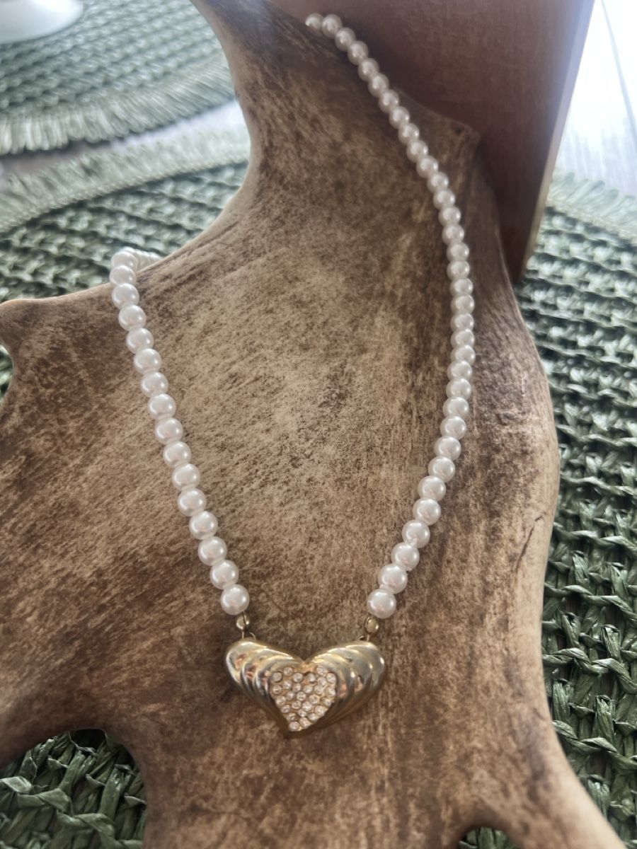 Catenine: Elegante Perlenkette mit Herzanhänger – Usato da Seon venduto da Sunny-Schmuck78