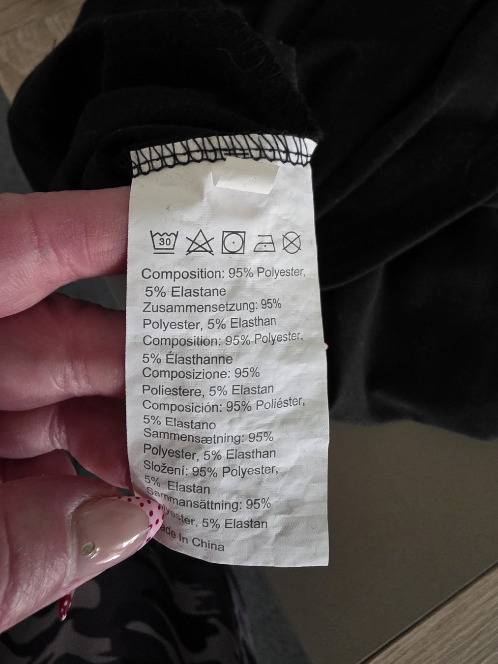 Shein T-shirt: Schwarzes T-Shirt Grösse 5xl – Nuovo (secondo la descrizione) da Madiswil venduto da Sandraho 2
