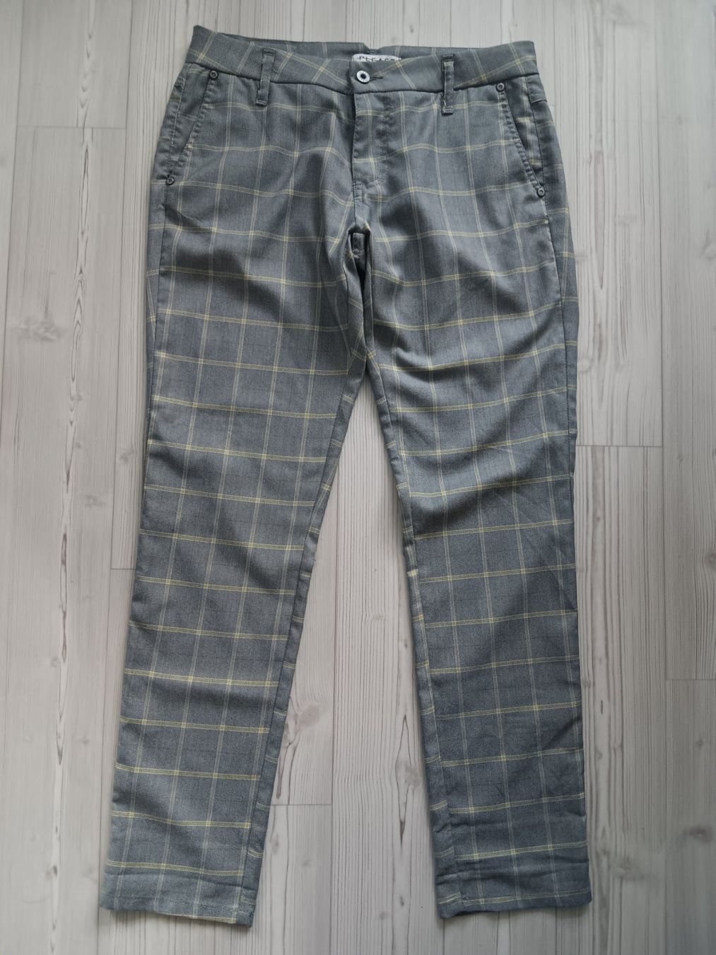 Please Jeans Hosen: PLEASE Pantalon / Hose taille / Grosse L – Gebraucht aus Cossonay-ville von Super-Price-Quality