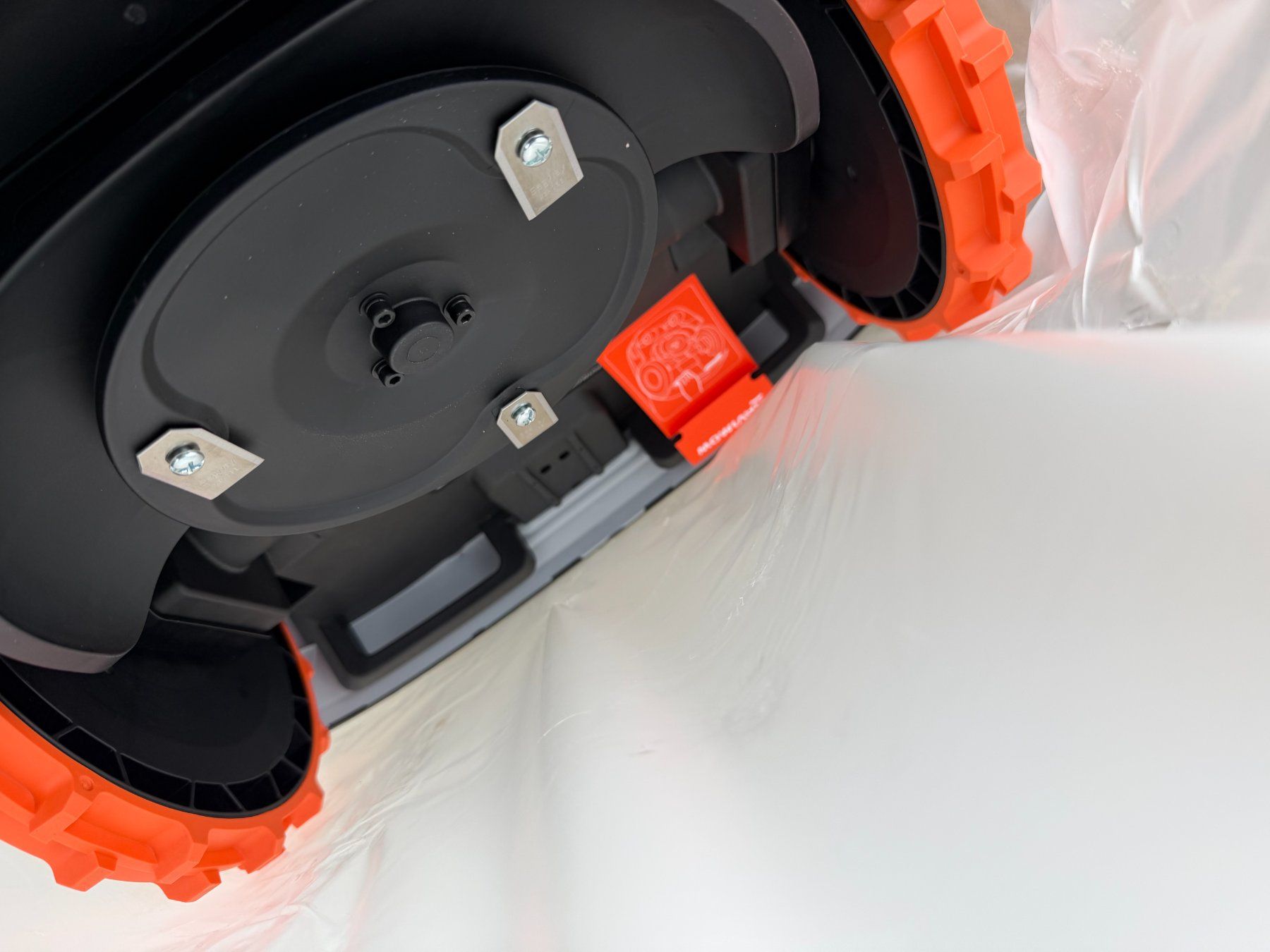 Segway Tagliaerba: Neuf - Segway Navimow i105e + Garage + Module Access+ 4G – Nuovo e nell'imballaggio originale da St-Légier-Chiésaz venduto da cbrodard1 3