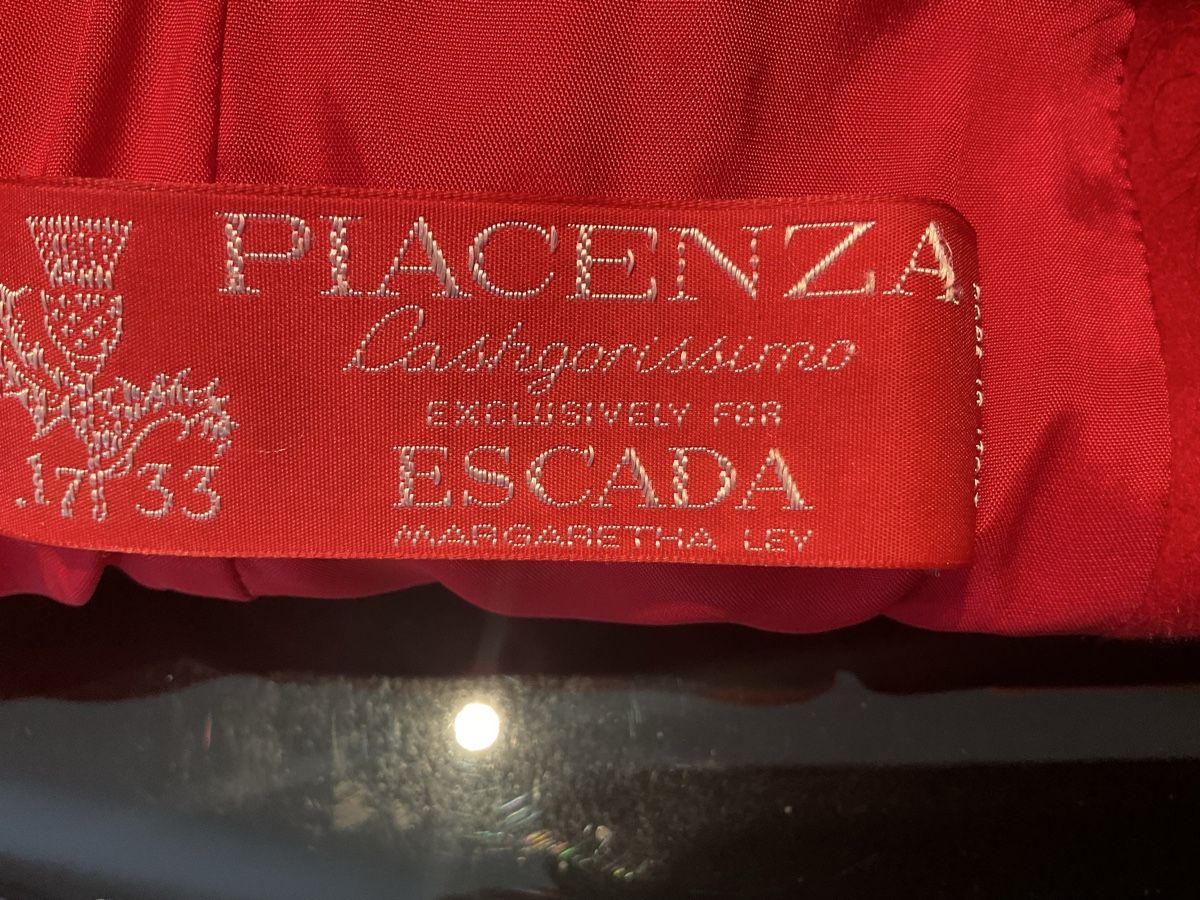 Costumi: Escada Deuxpiece rot in Grösse 36 – Usato da Mariastein venduto da u_n_6s5w 4