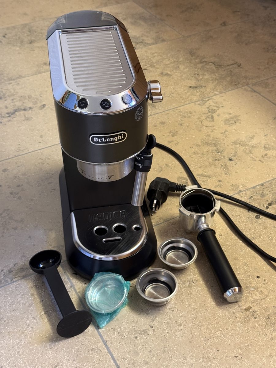 De'Longhi Macchine per caffè & Macchine per espresso: De‘Longhi Dedica style – Difettoso da Frieswil venduto da papagei9