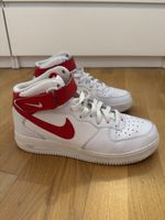 Nike Air Force 1 in Weiss/Rot (EU 41)