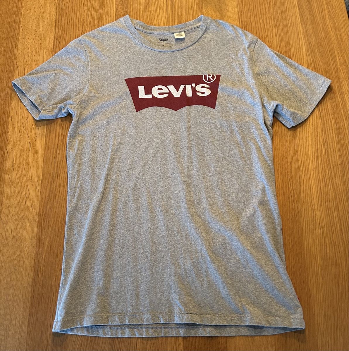 Levi's T-shirt: Levi's Herren T-Shirt Gr. M Grau – Usato da Schwarzenbach SG venduto da bienchen22