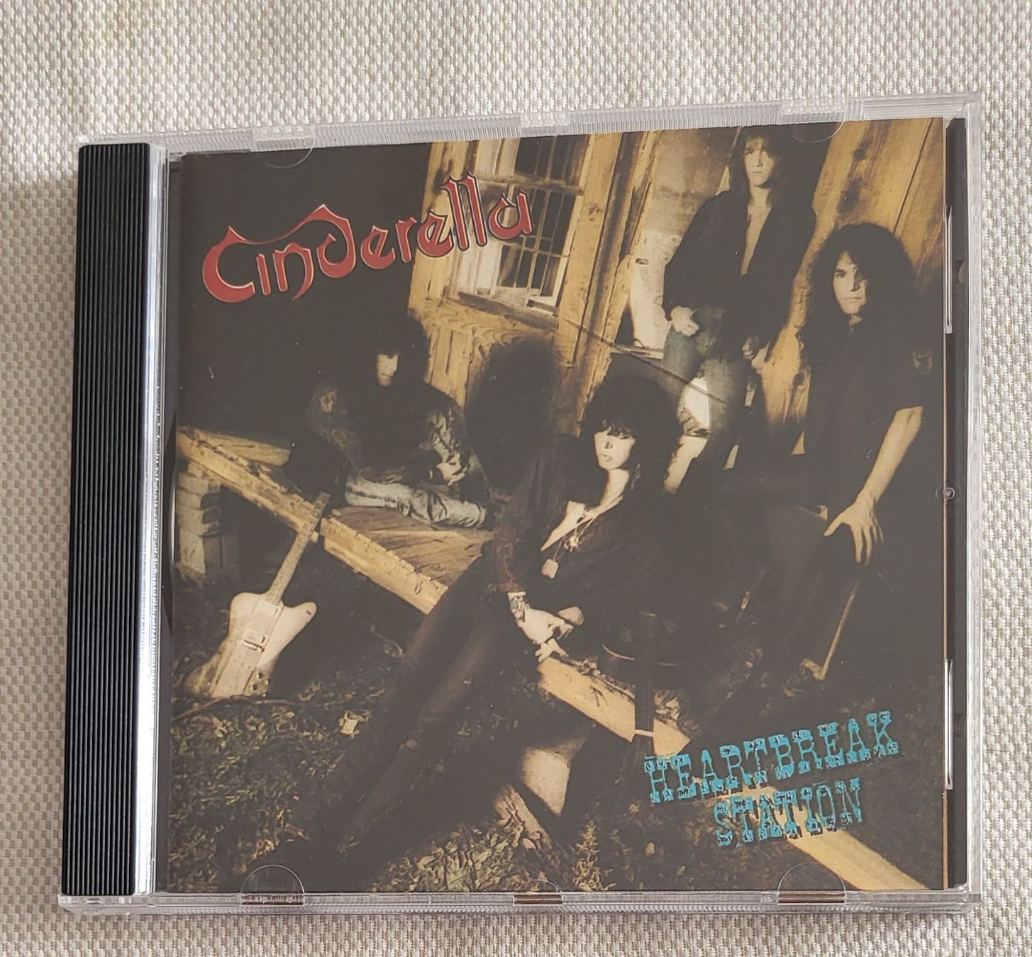 CDs: Cinderella - Hearbreak station – Gebraucht aus Villars-sur-glane von Epsilonhike