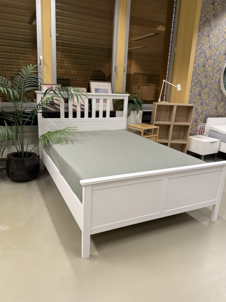 Letti: Hemnes chambre lit plus armoire  – Usato da Biel/Bienne venduto da secondstore 5