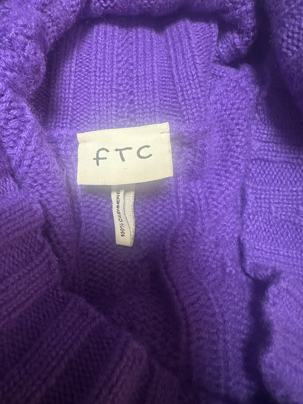 FTC Pulls & Sweat-shirts: Kaschmir Zopfpullover FTC, Grösse M, violett – D'occasion à Adliswil par patrizia.roth01 3