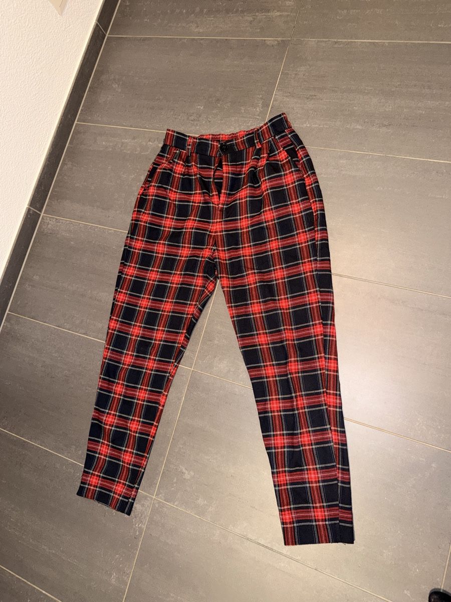 Bershka Pantaloni: Karierte Hose – Usato da Schenkon venduto da jul_vnk7