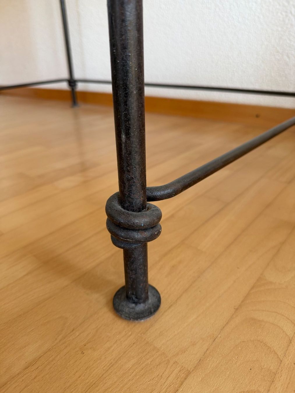Tavoli: Glastisch mit Metall-Gestell – Usato da Grosswangen venduto da Swisslue 4